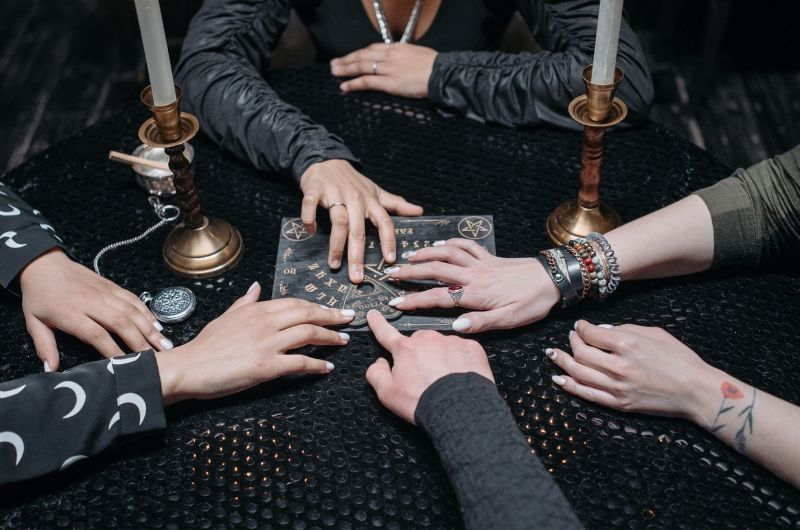 Step by step instructions on how to use the Ouija board